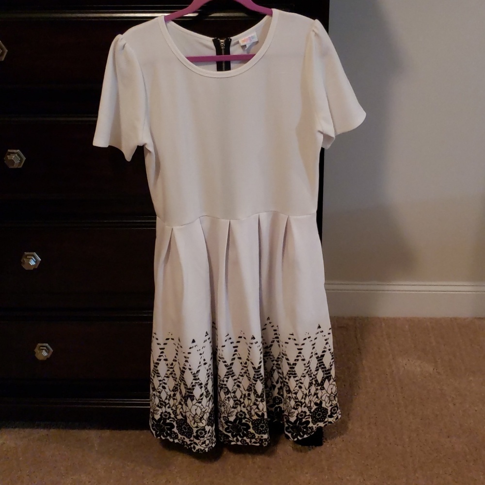 SOLD- Lularoe Amelia 2xl